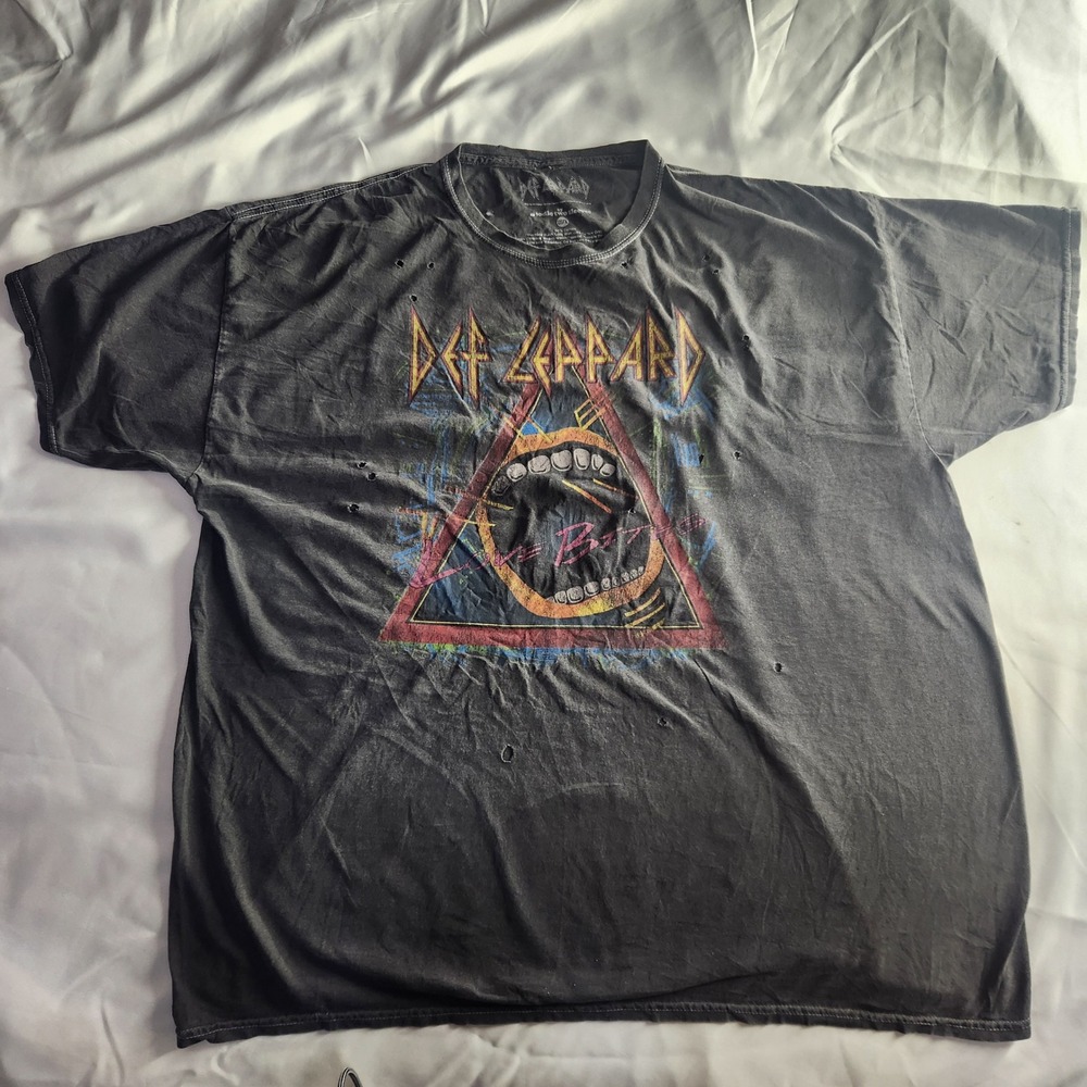Def Leppard T Shirt Distressed Graphic Band Tee Rock Music Concert